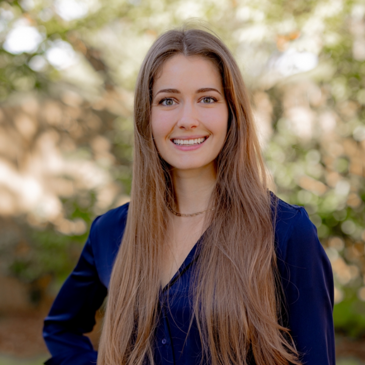 Anne Szymanski Headshot